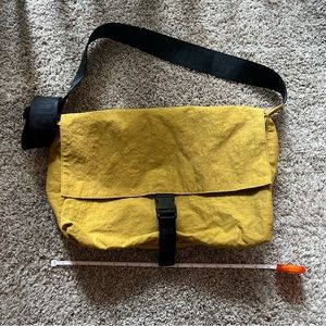 Baggu Sport Messenger Bag in Camel